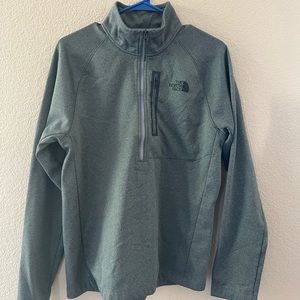 Men’s north face 1/4 zip sweater size medium